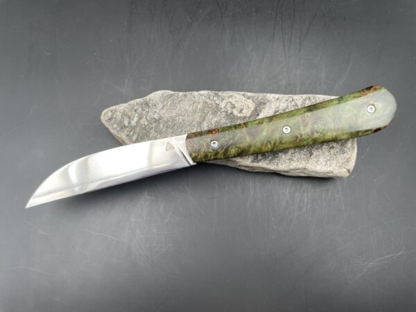 "Swayback" lame suminagashi inox et loupe d'érable teintée vert