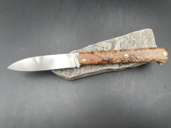 "Yssingeaux" lame acier carbone c130 et loupe d'érable stabilisée